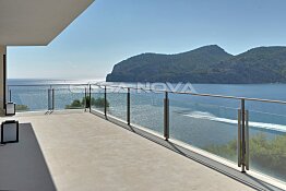 New luxury villa in frontline with guest house and sea access
