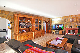 Properties Mallorca : Cosy villa with pool in quiet residential area