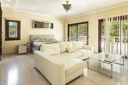 Large Mallorca Villa with pool in noble residential area
