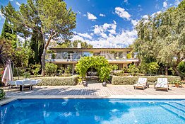 Unique villa of the best quality with idyllic garden