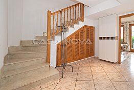 Attractive duplex penthouse in popular residential area