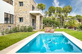 Impressive villa with sea view and natural stone elements