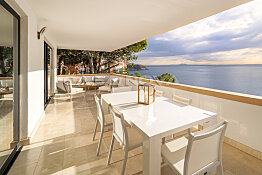 Elegant sea view duplex penthouse with direct sea access
