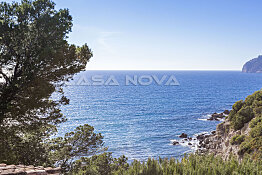Outstanding Mallorca villa in 1st sea line with sea access